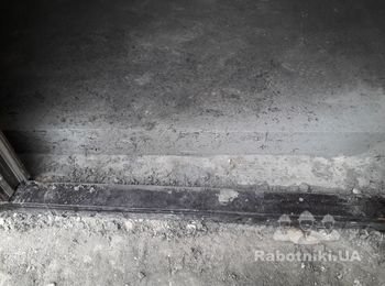 Переустановка входной двери и стяжка пола