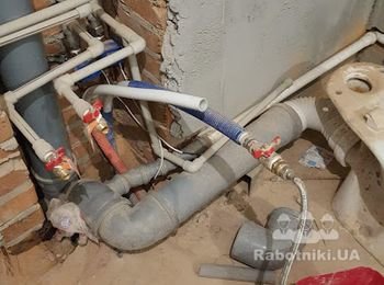 Перепаять подвод к унитазу, и закрепить слив!
