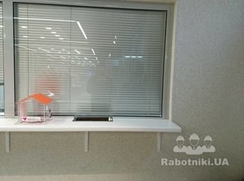 Изготовление и монтаж кассового окна с щелевым купюроприемником