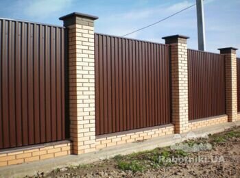 Хочу забор с кирпичной кладкой и проф настилом