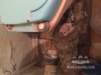 Установка унитаза в старой квартире
