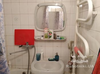 Укладка плитки в ванной туалете и фартух кухни