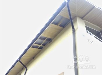 Ремонт подшивки свесов кровли