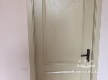 Покраска дверей деревянных