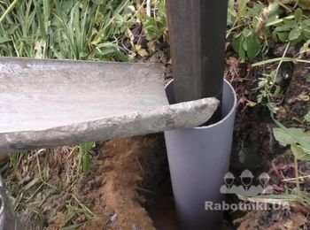 Установка заборных столбов