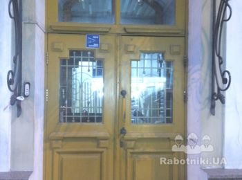 Реставрація деревяних дверей