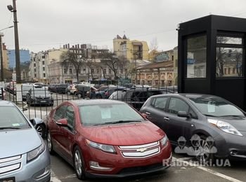 Выкопать и забетонировать яму