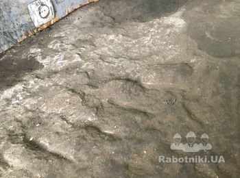 Выровнять бетонный пол, снять лишнее