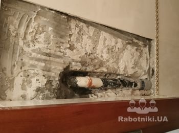 Пробило трубу гарячей воды