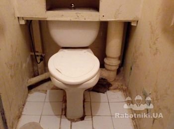 Требуется заменить старый унитаз