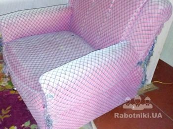 Требуется вывезти старый диван и кресло