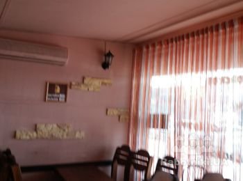 Покраска стен в кафе, заламинировать барную стойку