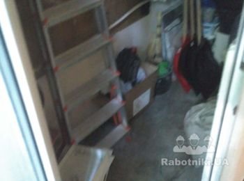 Постелить плитку( небольшой объем)