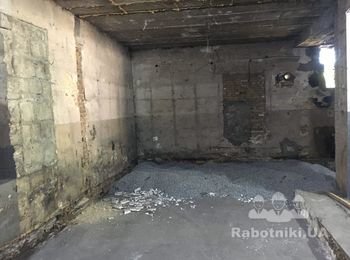 Построить две перегородки из кирпича и штукатурка стен