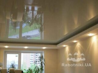 Натяжной потолок в помещении