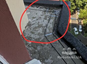 Демонтировать стяжку с выступа