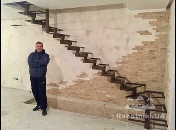 Установить стекло в профиль и поручень