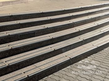 Демонтаж-монтаж гранитных ступеней
