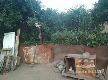 Зделать опалубку залить фундамент под забор