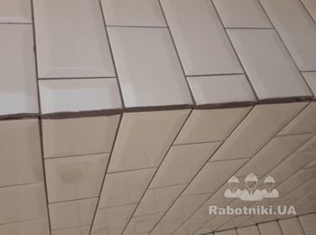 Укладка плитки "кабанчик" с заусовкой под 45