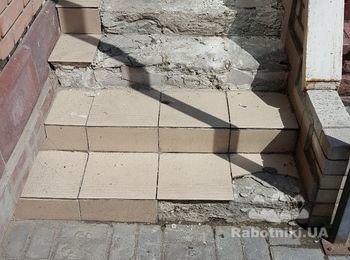 1)Ремонт ступеней на входе в офис