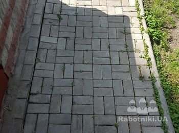 2)Ремонт площадки из тротуарной плитки на входе в офис