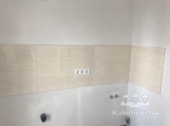 Снять плитку, проштробить и поставить розетки и положить плитку