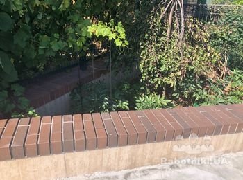 Плиточник для облицовки наружной стены