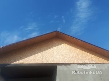Зашить фронтоны крыши профилем
