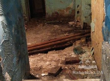 Жилой дом, царских времен, замена труб в подвале