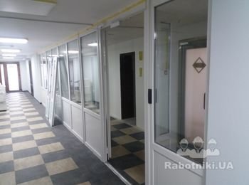 Нужно поставить металопластиковую перегородку