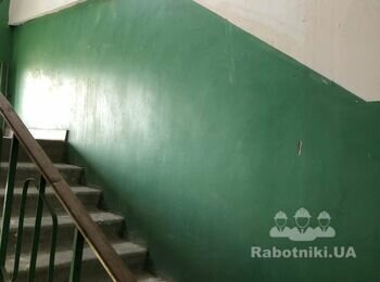 Необходимо утеплить стену на 2 лестничных пролётах