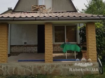 Обкласти цоколь "рваним" піщаником