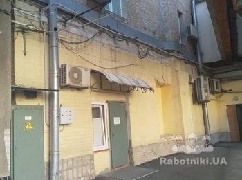 Нужно поштукатурить положить плитку цоколь.