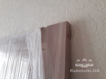Подрезать дверные полотна. Врезать замки.
