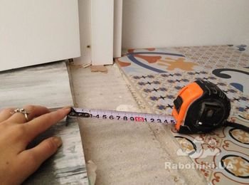 Подобрать и установить порог в межкомнатную дверь