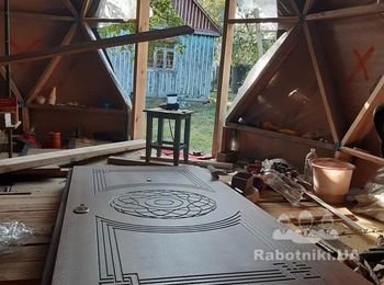 Установить металлическую дверь с коробкой