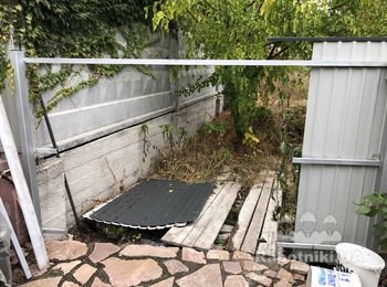 Встроить калитку в металлический забор