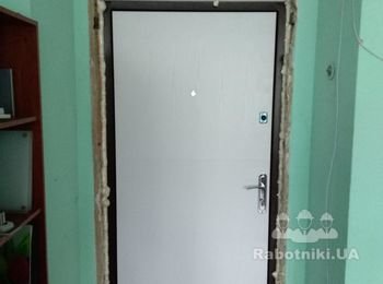 Заделать откосы на двери