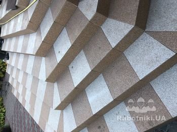Переложить плитку на крыльце
