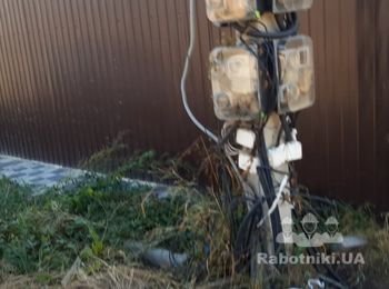 Установить и облицевать кирпичем 3 столбика, перенести ворота