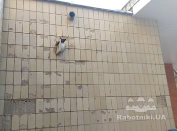 Монтаж плитки на фасадной стене