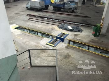 Побудувати перегородку в ангарі