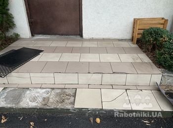 Переложить плитку на пороге