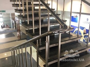 Установить перила на лестницу