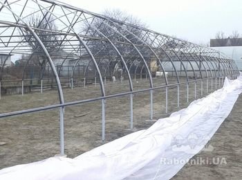 Монтаж теплицы . Размер арок 9м.х4м., размер конструкции 9м.х50м