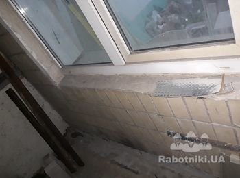 Демонтаж плитки на балконе