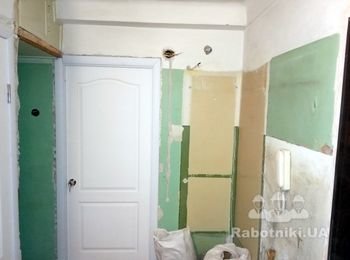 Ремонт, часть кухни и коридор