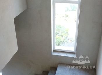 Смонтировать бетонную лестницу.