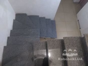 Монтаж алюминиевых перила по лестнице